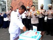 Kapolres Tegal Kota Bawa Kue Tar dan Tumpeng ke Markas TNI