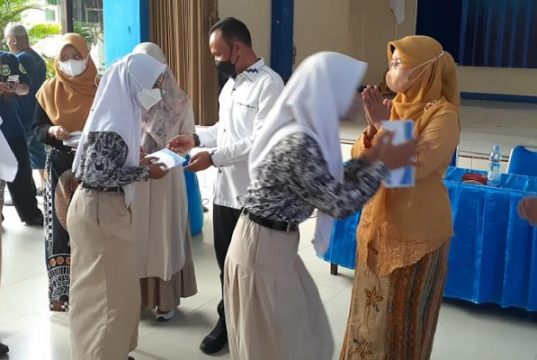 Ratusan Siswa-Siswi SMAN 1 Kota Tegal Dapat Beasiswa dari Ikasma