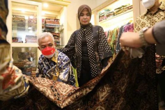 Ganjar Dorong Pengembangan Kampung Wisata Batik Kauman