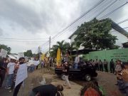 Warga dan LSM Demo Tolak Pabrik Penggilingan Jagung