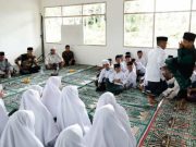 Santri Ponpes Unjuk Jurus Pencak Silat di Hadapan Ganjar