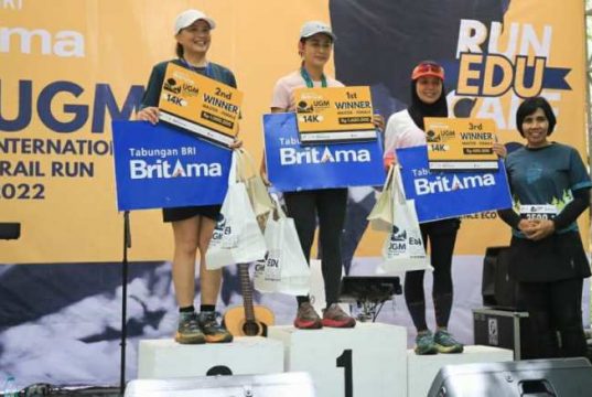 Berkat Latihan Rutin, Siti Atikoh Sabet Juara III UGM International Trail Run 2022