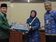 6 MI Ma’arif NU di Kejajar Terima Bantuan Laptop dan Printer