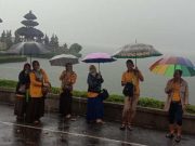 Danau Beratan Bedugul Bali Diselimuti Kabut, Pemandangan Eksotis Tak Terlihat