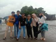 Di Tanah Lot Siswa MAN 1 Wonosobo Nikmati Pemandangan Indah Pura di Bibir Laut