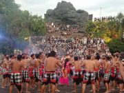 Siswa MAN 1 Wonosobo Saksikan Tari Kecak dan Tari Barong di Bali