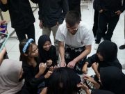 Mahasiswa Prancis Antusias Bermain Cublak-Cublak Suweng di USM