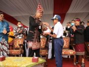 Peringati Sumpah Pemuda Ke-94, Ganjar Terima Kue Ulang Tahun