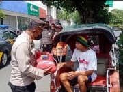 Polresta Surakarta Bagikan Ratusan Paket Sembako untuk Warga Kurang Mampu