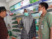 Tinjau Langsung ke Sejumlah Apotek, PJ Bupati Jepara Pastikan Tidak Ada Obat yang Dilarang Pemerintah