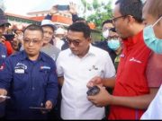 Kepala Staf Kepresidenan Tinjau Kegiatan Penyaluran BBM untuk Nelayan di Pelabuhan Perikanan Pantai Tegalsari Tegal