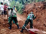 Di Wonogiri, Babinsa Pimpin Penanganan Bencana Longsor di Dua Kecamatan