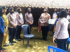 Polwan Wonogiri Takziyah ke Rumah Duka Korban Kecelakaan Maut di Nguntoronadi