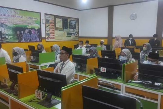 Dosen FTI Unissula Tingkatkan Kompetensi Pengelola Website Sekolah