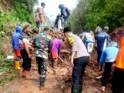 Membuka Akses Jalan yang Terputus oleh Tanah Longsor di Bulukerto Wonogiri
