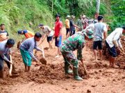 Di Jatirito Wonogiri, Kerja Bakti Massal Singkirkan Longsor yang Menimbun Jalan