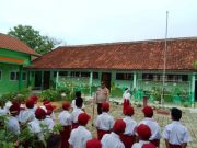 Bhabinkamtibmas di Blora Kapolres Minta Jadi Pembina Upacara di Sekolah