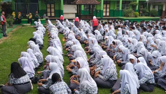 Pray For Cianjur, Ribuan Siswa SMA N 1 Bangsri Galang Dana dan Doa Bersama