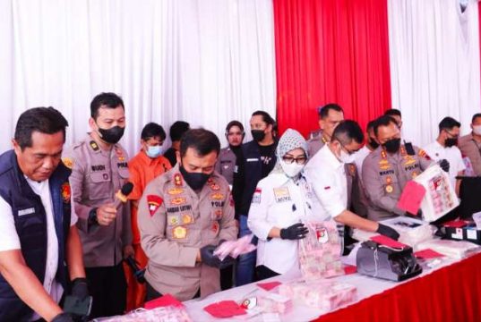 Polda Jateng Amankan Barang Bukti Uang Palsu Senilai Rp 1,26 Miliar Saat Penggrebekan