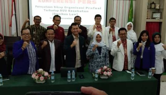 Dokter Sampai Bidan di Kudus Sepakat Tolak RUU Kesehatan Omnibus Law