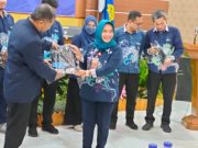 Rektor USM Beri Penghargaan ke UKM PIB sebagai UKM Terinovatif