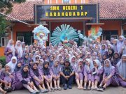 Dua Guru Tamu dari Jepara Menjadi Mentor Busana Carnival di Pekalongan