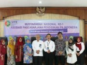 Prof. Sulistyo Saputro, M.Si, Ph.D. Ketua Umum Terpilih dalam Munas I APPPI di Surakarta Foto bersama peserta peserta Musyawarah Nasional ke-1 APPPI yang berlangsung di Kampus UNS, Senin (28/11). Foto: munas Apppi