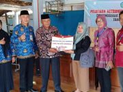 Serah Terima Dana Desa Singorojo ke KUBE-PKH, Petinggi Ingin Warganya Berdaya