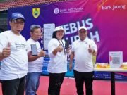 Sosialisasikan QRIS, Bank Jateng Sragen Bersama BI Jual Minyak Goreng 1 Liter Cuma Rp 1