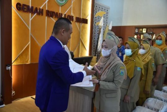 Selamat, Bupati Kebumen Serahkan SK PNS kepada 524 CPNS