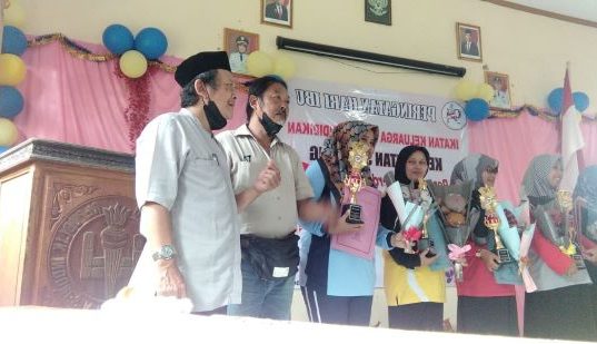Lomba Baca Puisi dan Senam Warnai Hari Ibu Disdikpora Sruweng
