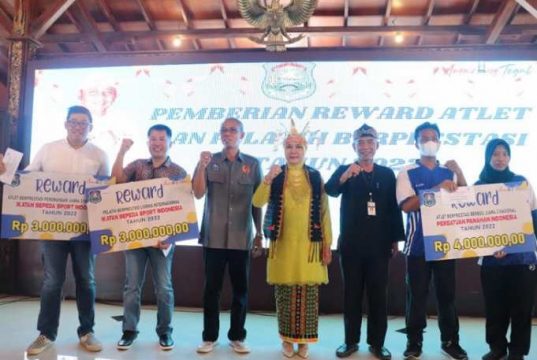Atlet dan Pelatih Berprestasi Kota Tegal Dapat Penghargaan