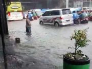 Kado Akhir Tahun 2022 Kota Semarang Dikepung Banjir Hingga Setinggi Dada