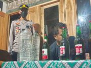 Jelang Tahun Baru 2023, Petugas Gabungan Kradenan Blora Sita Puluhan Liter Miras