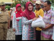 Apresiasi Pengabdian, PKK Serahkan CSR 50 paket Sembako Penjaga Kebersihan Sekolah
