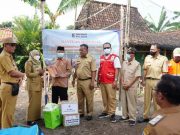 Bupati Demak Serahkan Bantuan Terdampak Angin Puting Beliung