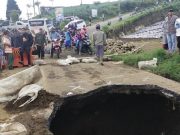 Jalan Ambles, Jalur Banjarnegara-Dieng Sempat Ditutup Total