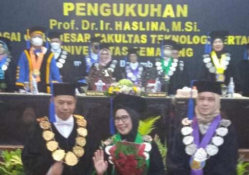 Pengukuhan Guru Besar USM; Teringat Orang Tua, Tangis Prof Dr Ir Haslina Pecah