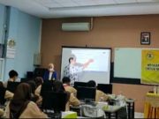 Tim PkM USM Beri Pelatihan Mengerjakan Soal Literasi Bahasa Indonesia kepada Siswa SMK Yayasan Pharmasi