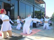 Pole Dance-Inside Flow Yoga, Olahraga Hits Favorit Remaja dan Ibu-ibu