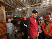 Sumarwan Terharu Terima Bantuan Rp 20 Juta untuk Rehab Rumah