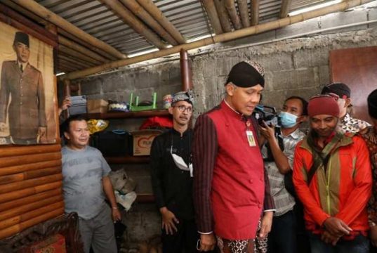 Sumarwan Terharu Terima Bantuan Rp 20 Juta untuk Rehab Rumah
