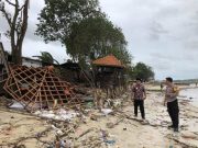 Beberapa Warung di Pantai Tegalsambi Rusak Akibat Terjangan Badai, Kerugian hingga Ratusan Juta