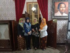 Fashion Show Kado untuk Ibunda, Ny Eka Edy Supriyanta : Ingin Kenalkan Kebaya Casual pada Pelajar