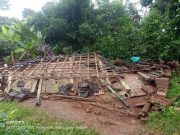 Hujan Deras dan Angin Kencang, Tiga Rumah Roboh