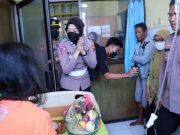 Polres Klaten Jenguk Warga Karangdukuh yang Keracunan Usai Hadiri Acara Hajatan