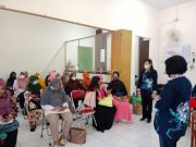Tim PkM USM Beri Penyuluhan Pemasaran Produk bagi Pelaku UMKM Tembalang
