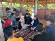 Nikmati Nasi Menir di Pantai Semat, Berburu Berita ala LPM Bursa Unisnu