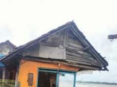 Rumah Nelayan Ujungbatu Roboh Diterjang Gelombang