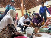 Warga Desa Menggelar Tasyakuran Jalan, Mengundang Bupati Pacitan